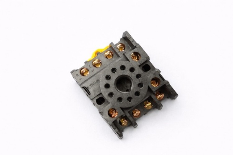 zoccolo-base-per-relè-undecal-11-pin-guida-din